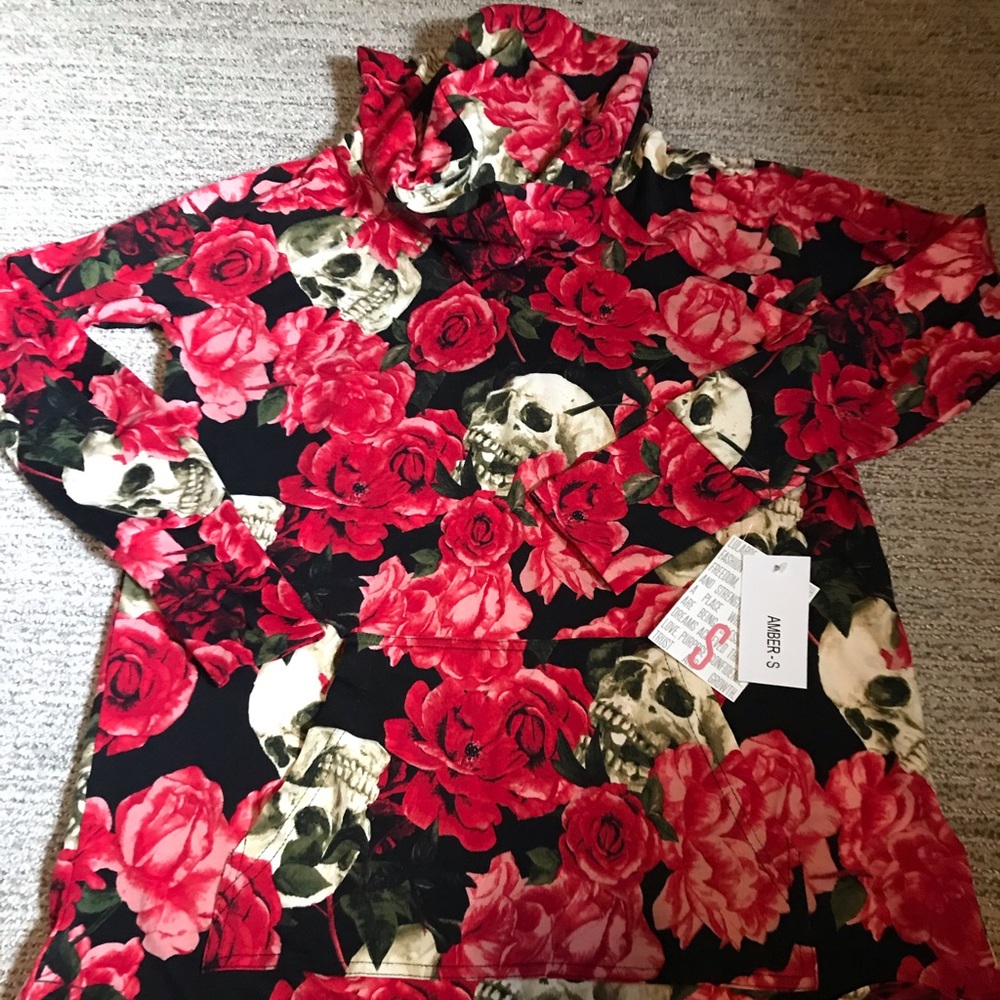 Lularoe Amber hoodie skulls and roses size small